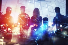 Conexiones digitales y líneas frente a un grupo de personas trabajando
