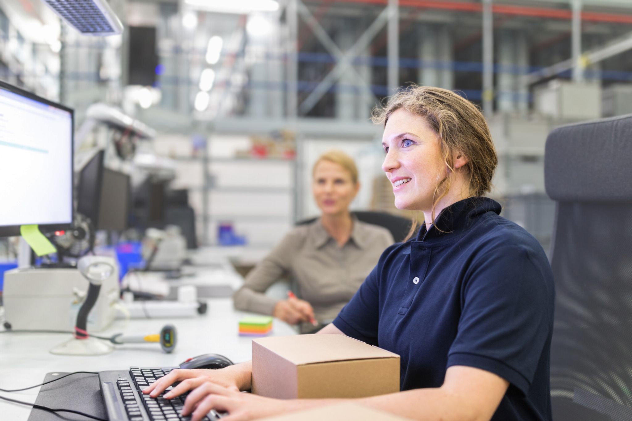 print-shop-women-computer print-shop-women-computer